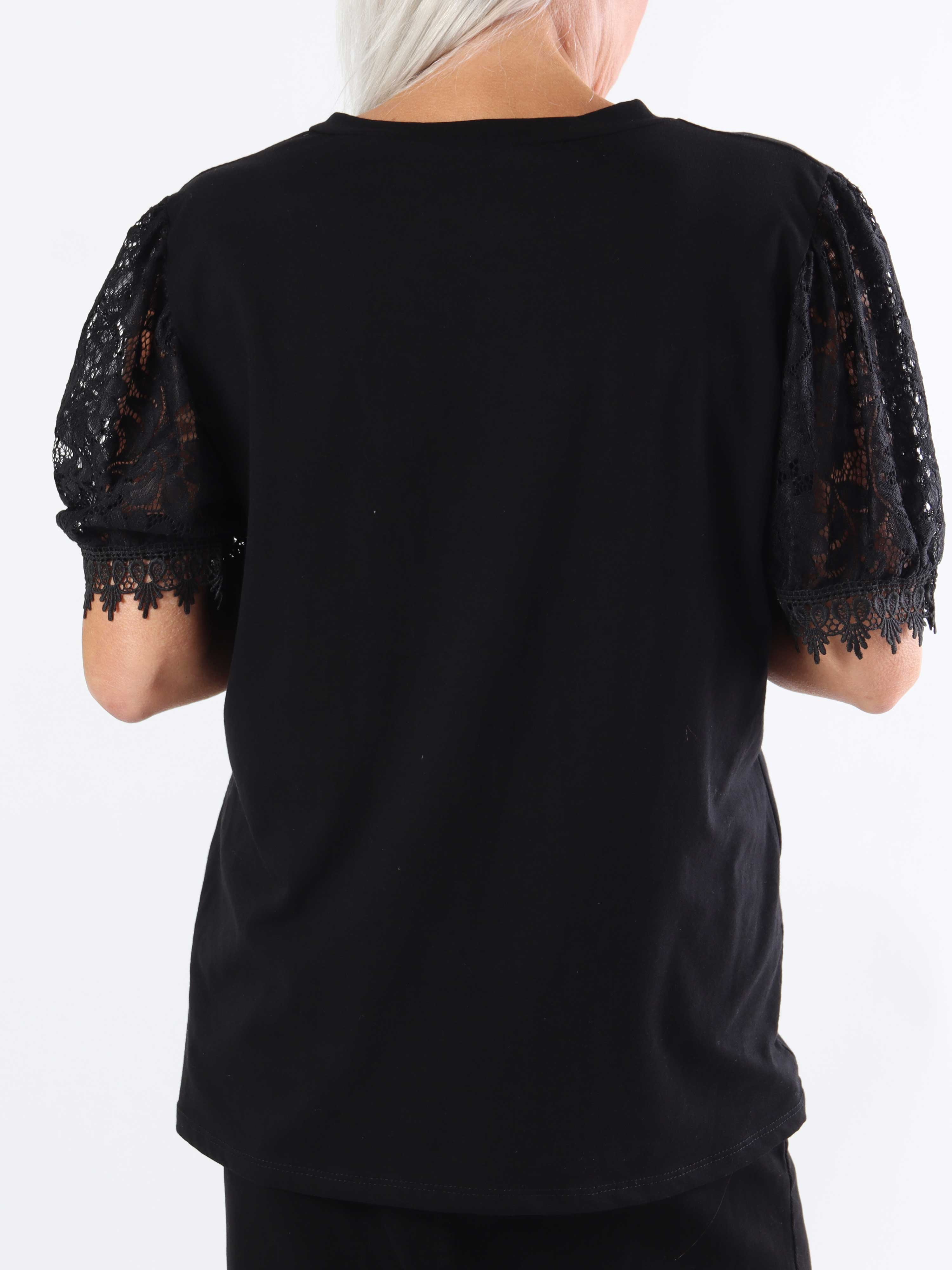 Nadine - Plus size t-shirt med blondeærmer